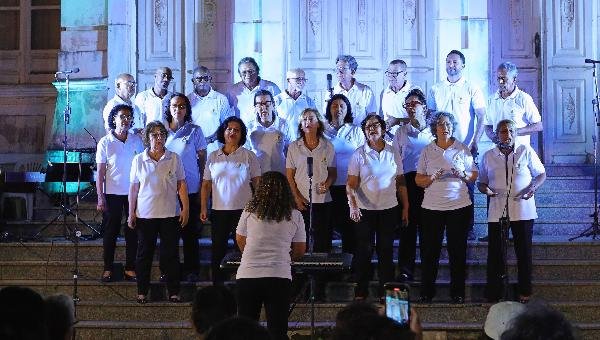 CONCERTO DE PRIMAVERA REÚNE CORAIS NA ESCADARIA DO PALÁCIO PARANAGUÁ