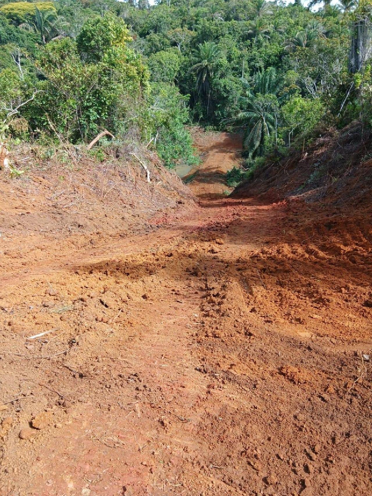 REPRESA DA LAGOA ENCANTADA PASSA POR LIMPEZA E APROFUNDAMENTO PARA AMPLIAR CAPACIDADE DE ÁGUA