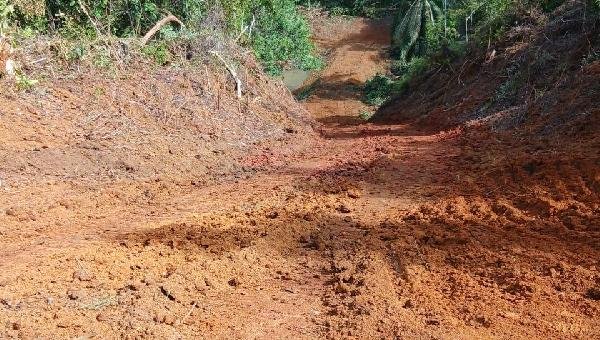REPRESA DA LAGOA ENCANTADA PASSA POR LIMPEZA E APROFUNDAMENTO PARA AMPLIAR CAPACIDADE DE ÁGUA