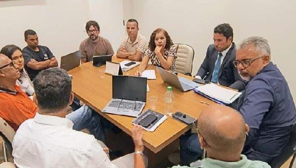 SEM ACORDO, PROFESSORES ANUNCIAM PARALISAÇÃO DE ADVERTÊNCIA NESTA TERÇA (05) EM MEIO A IMPASSE SALARIAL EM ILHÉUS