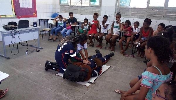 ESCOLA PAULO FREIRE RECEBE PROJETO SAÚDE NA ESCOLA