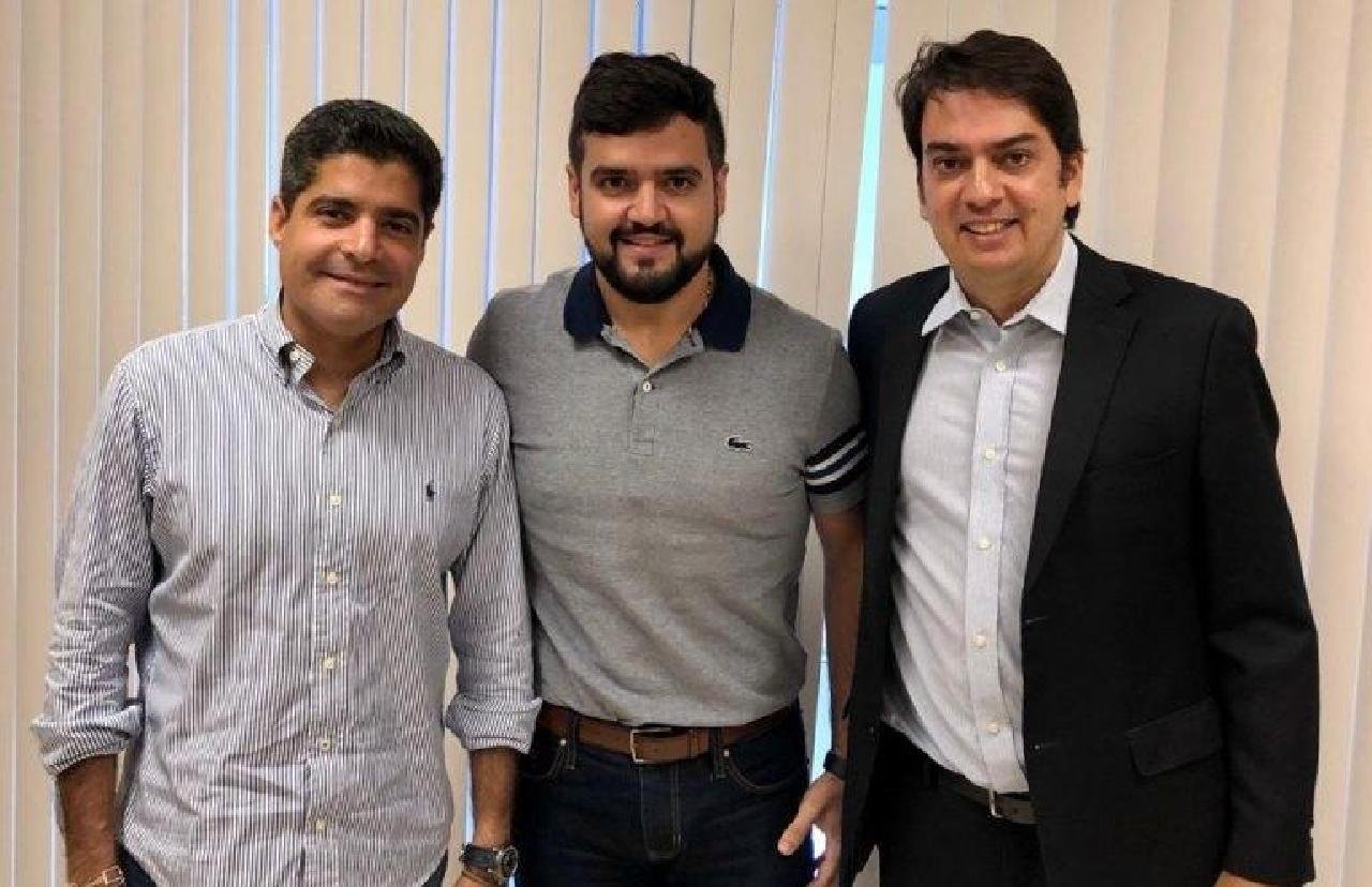 ILHÉUS: VALDERICO JUNIOR ASSUME A PRESIDÊNCIA DO DEM ILHÉUS: VALDERICO JUNIOR ASSUME A PRESIDÊNCIA DO DEM