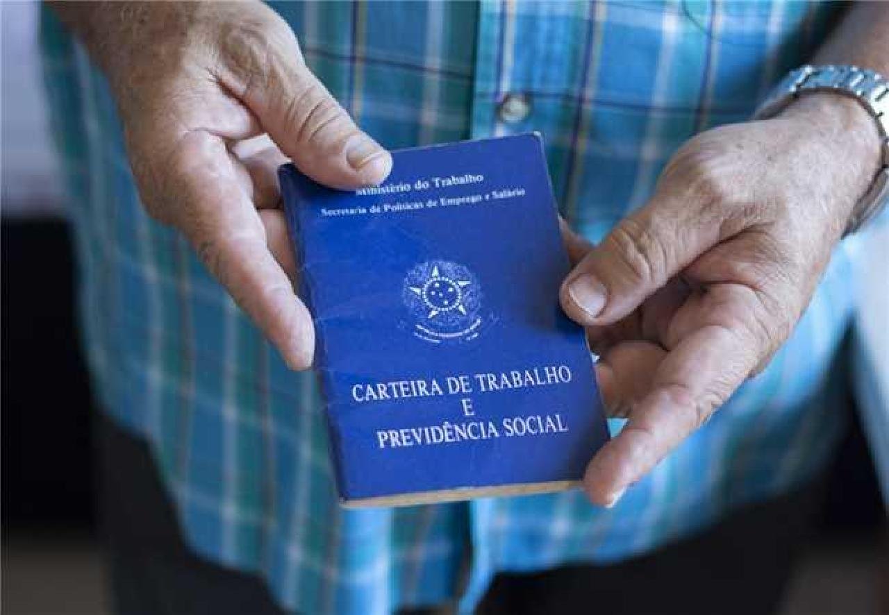 ILHÉUS MANTÉM SALDO POSITIVO NA GERAÇÃO DE EMPREGOS FORMAIS ILHÉUS MANTÉM SALDO POSITIVO NA GERAÇÃO DE EMPREGOS FORMAIS