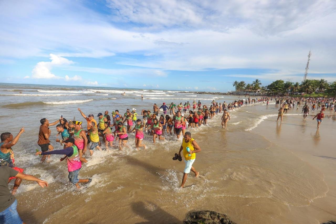 PUXADA DO MASTRO DE SÃO SEBASTIÃO MANTÉM TRADIÇÃO E REÚNE MULTIDÃO EM OLIVENÇA