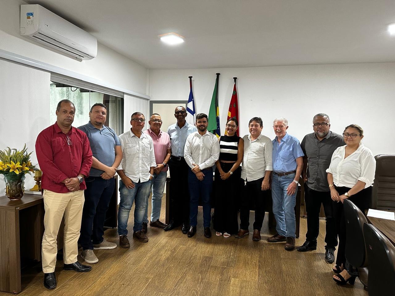 ENTIDADES LIGADAS AO COMÉRCIO DE ILHÉUS DISCUTEM PAUTAS PARA O SETOR COM O PREFEITO VALDERICO JR ENTIDADES LIGADAS AO COMÉRCIO DE ILHÉUS DISCUTEM PAUTAS PARA O SETOR COM O PREFEITO VALDERICO JR