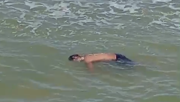 CORPO É ENCONTRADO BOIANDO EM PRAIA DE ILHÉUS