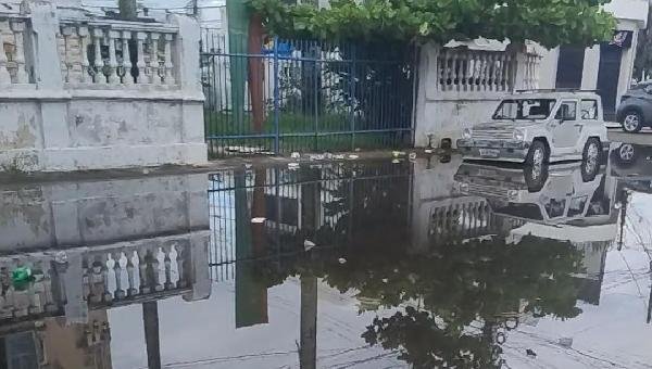 ALAGAMENTO ATINGE PRAÇA CASTRO ALVES EM ILHÉUS NESTE DOMINGO (11)