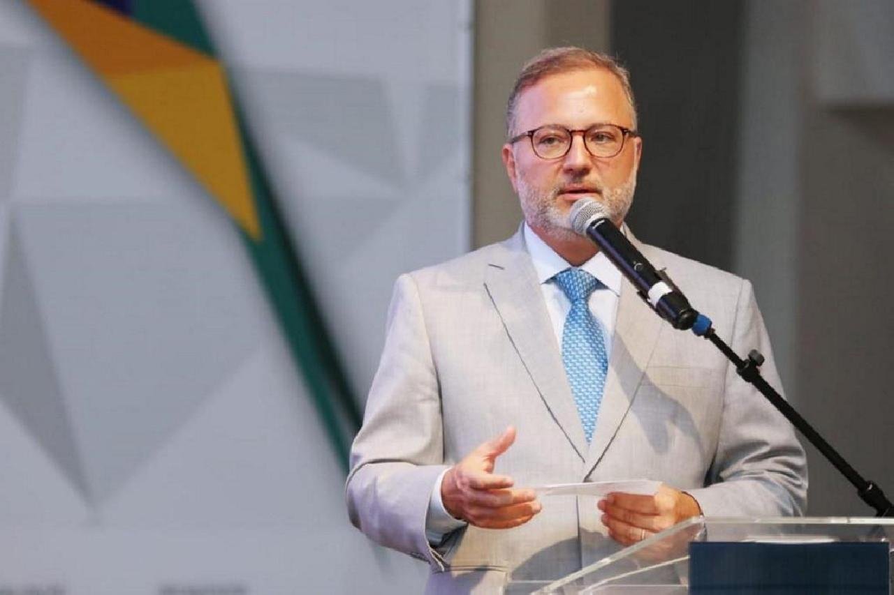 BAHIA TEM CONDIÇÕES DE INICIAR VACINAÇÃO NESTA TERÇA-FEIRA, AFIRMA SECRETÁRIO DA SAÚDE BAHIA TEM CONDIÇÕES DE INICIAR VACINAÇÃO NESTA TERÇA-FEIRA, AFIRMA SECRETÁRIO DA SAÚDE