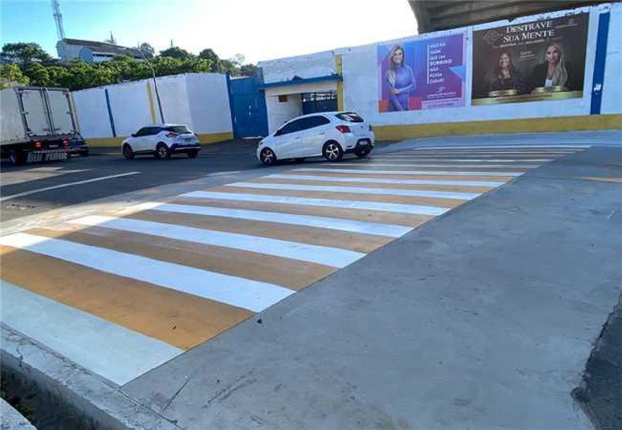 NOVAS FAIXAS ELEVADAS SÃO INSTALADAS EM ILHÉUS NOVAS FAIXAS ELEVADAS SÃO INSTALADAS EM ILHÉUS