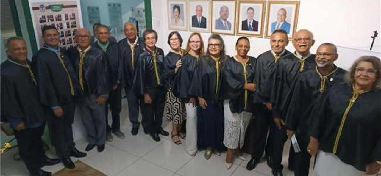 ACADEMIA DE LETRAS DE ILHÉUS ABRE ANO ACADÊMICO E DA POSSE A NOVA DIRETORIA ACADEMIA DE LETRAS DE ILHÉUS ABRE ANO ACADÊMICO E DA POSSE A NOVA DIRETORIA