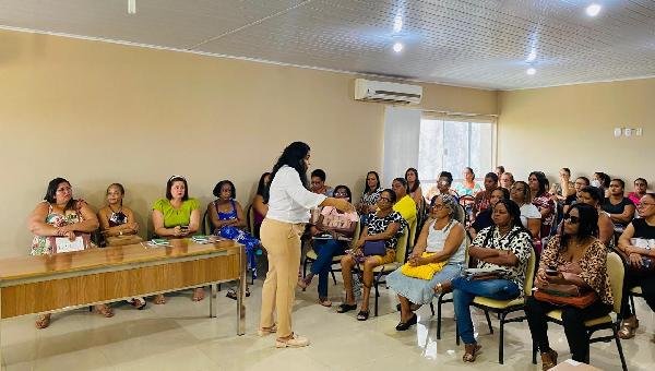 FUNCIONÁRIOS DA EDUCAÇÃO DE ILHÉUS REALIZAM CURSO DE BOAS PRÁTICAS PARA SERVIÇOS DE ALIMENTAÇÃO