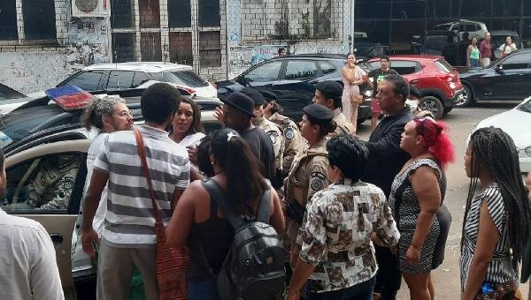 VEREADORES SE ENVOLVEM EM CONFUSÃO GENERALIZADA DURANTE MANIFESTAÇÃO EM ILHÉUS 