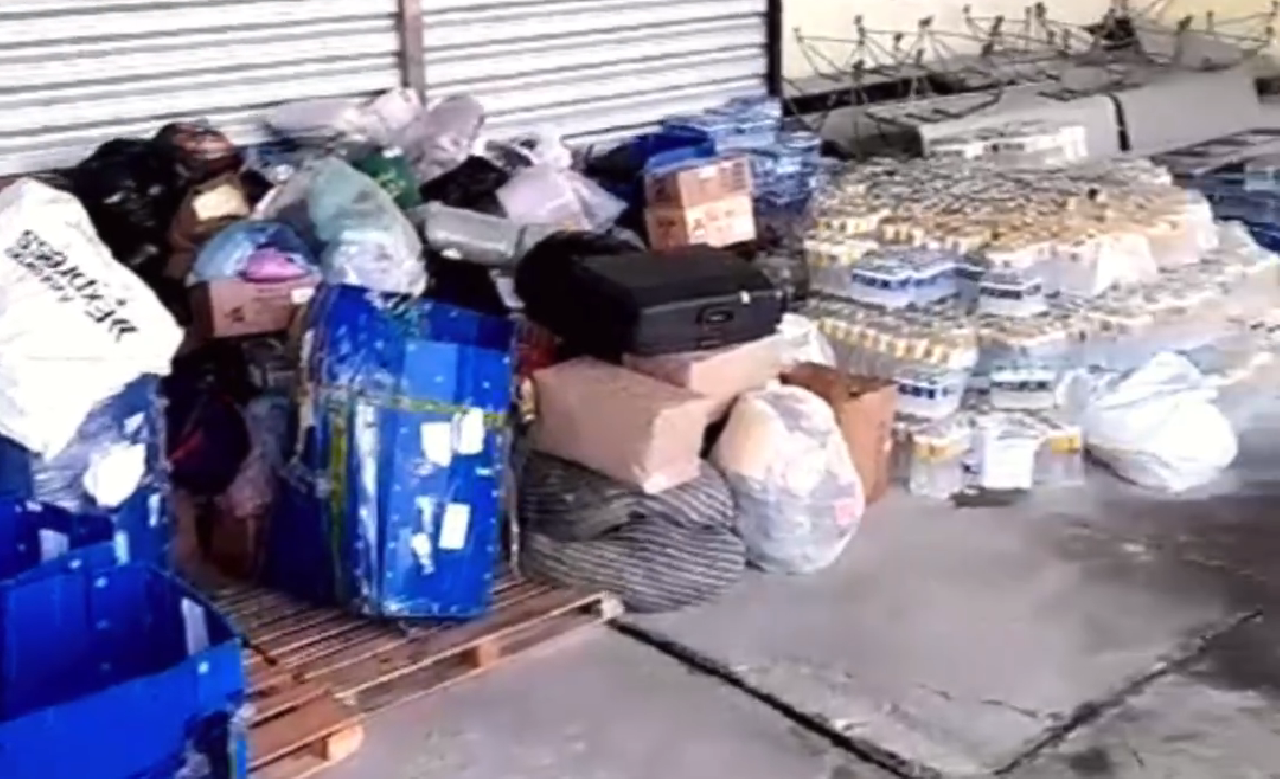 DENÚNCIA AFIRMA QUE TONELADAS DE DONATIVOS PARA VÍTIMAS DAS ENCHENTES DO RS ESTÃO NO AEROPORTO DE ILHÉUS SEM PREVISÃO DE EMBARQUE DENÚNCIA AFIRMA QUE TONELADAS DE DONATIVOS PARA VÍTIMAS DAS ENCHENTES DO RS ESTÃO NO AEROPORTO DE ILHÉUS SEM PREVISÃO DE EMBARQUE