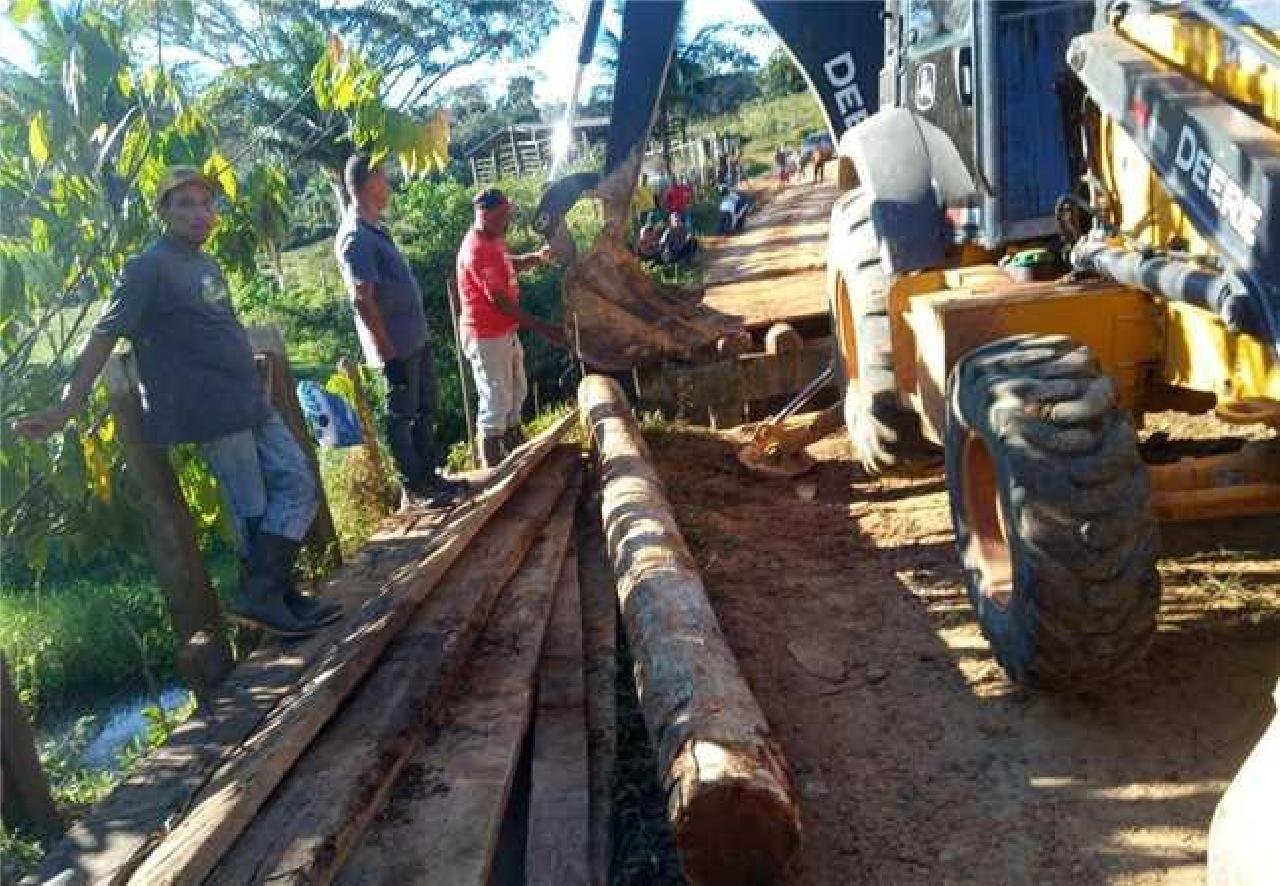 PREFEITURA DE ILHÉUS RECUPERA ESTRADA E PONTE QUE DÃO ACESSO AO DISTRITO DO JAPU PREFEITURA DE ILHÉUS RECUPERA ESTRADA E PONTE QUE DÃO ACESSO AO DISTRITO DO JAPU