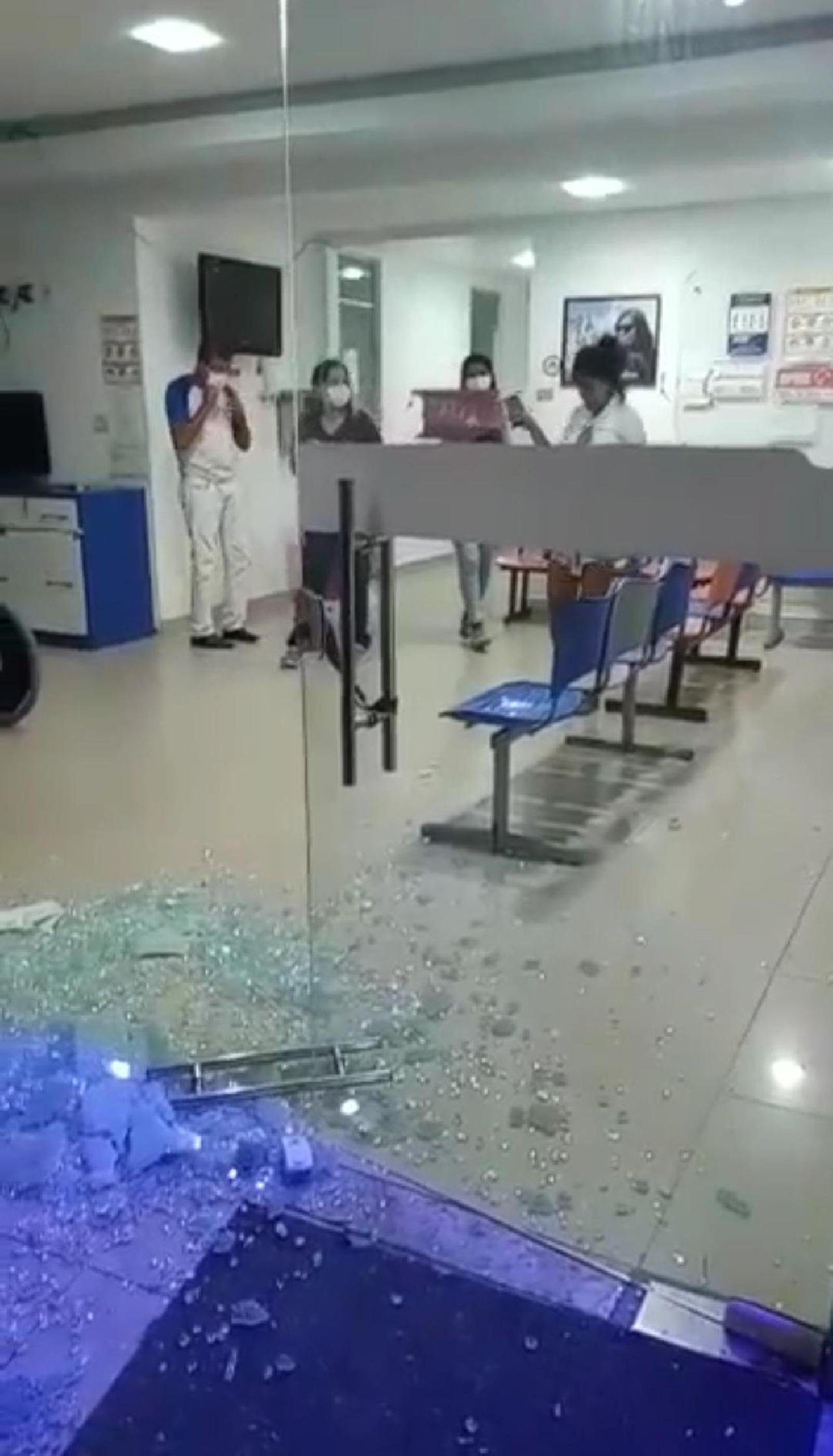 ATENTADO A TIROS DEIXA PACIENTES EM PÂNICO NA UPA DA ZONA SUL DE ILHÉUS ATENTADO A TIROS DEIXA PACIENTES EM PÂNICO NA UPA DA ZONA SUL DE ILHÉUS