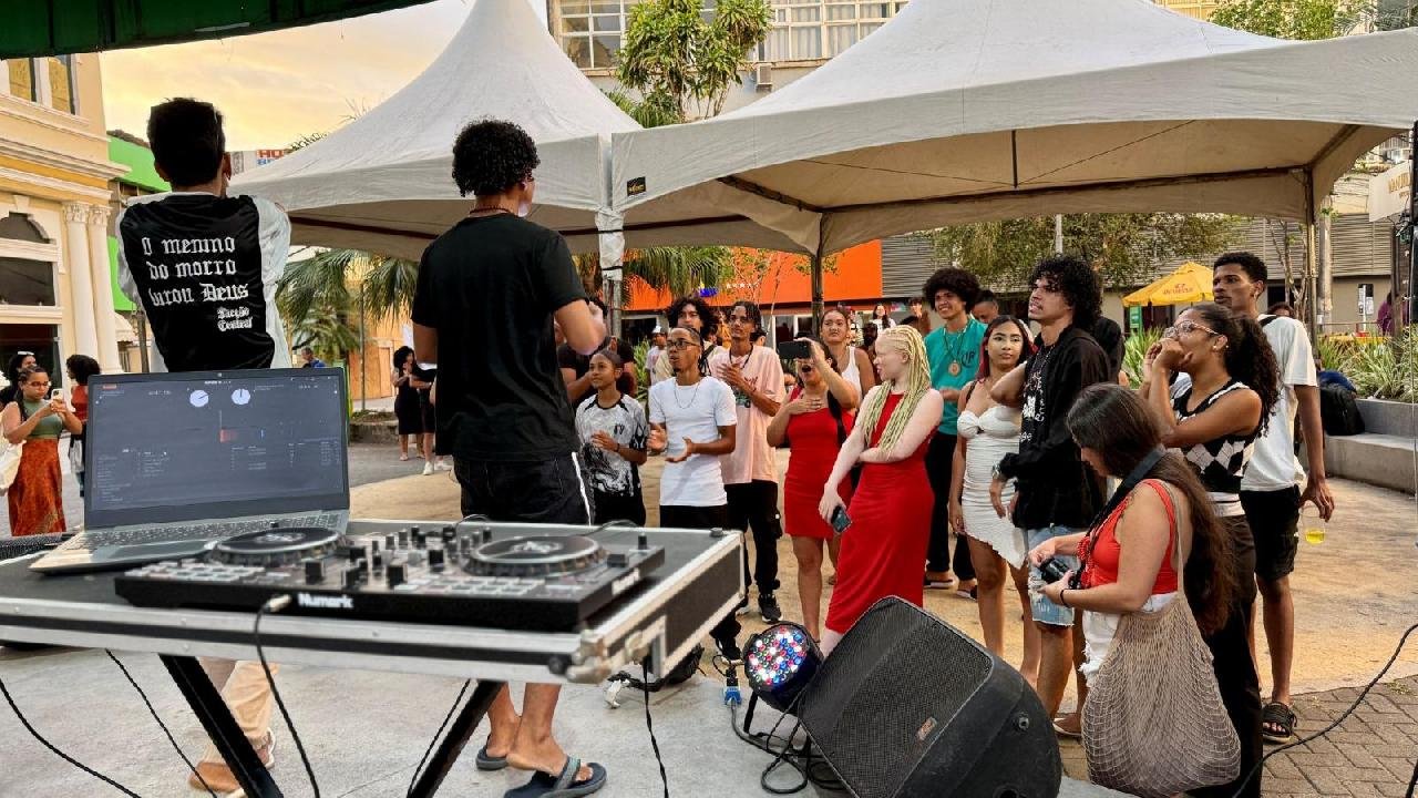 FESTIVAL DE HIP HOP DO SUL DA BAHIA MOVIMENTOU A PRAÇA PEDRO MATOS COM ARTE E EXPRESSÃO CULTURAL