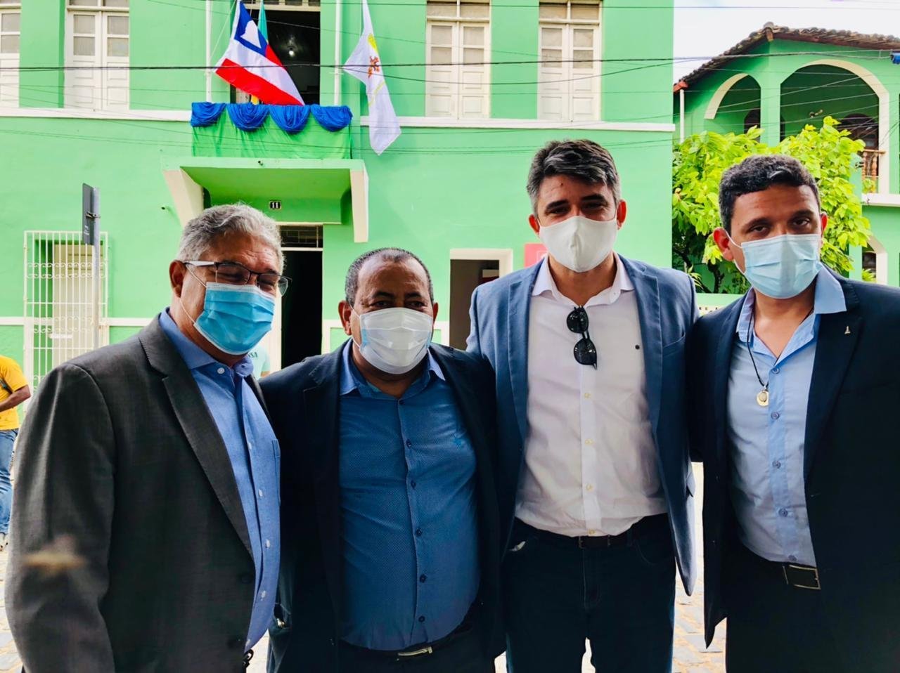 ITACARÉ: TONHO DE ANÍZIO LANÇA O CIDADES IRMÃS, COM ADESÃO DE COARACI E ITAJUÍPE ITACARÉ: TONHO DE ANÍZIO LANÇA O CIDADES IRMÃS, COM ADESÃO DE COARACI E ITAJUÍPE