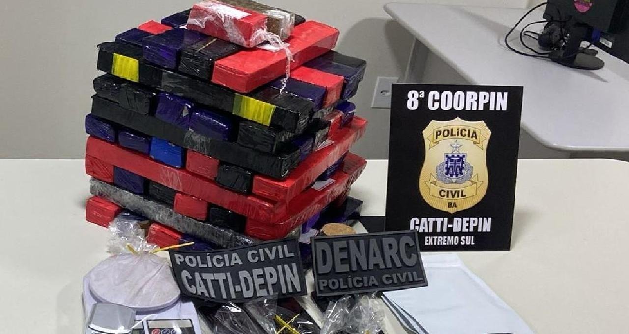 DONO DE RESTAURANTE EM TEIXEIRA DE FREITAS É PRESO EM FLAGRANTE COM 38KG DE MACONHA EM GELADEIRA