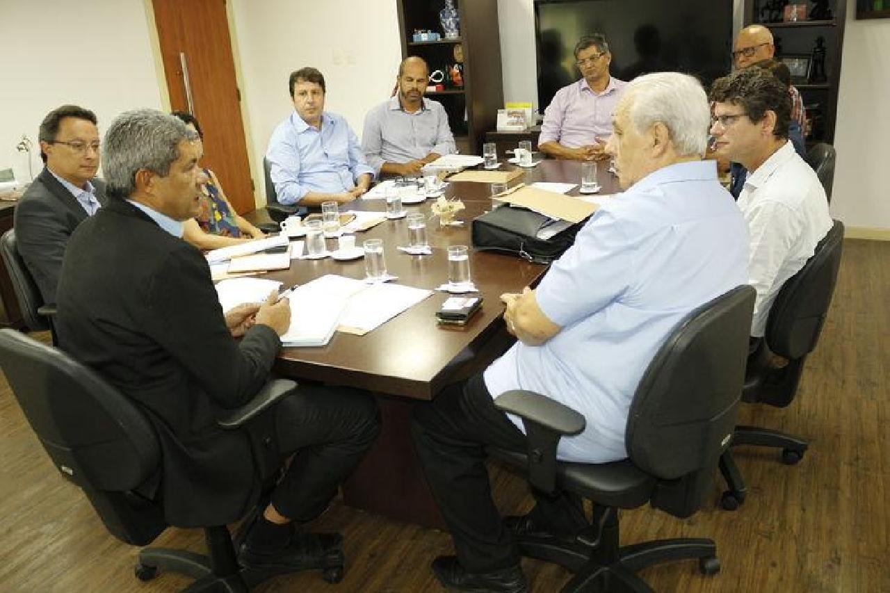 ESCOLAS ESTADUAIS PODERÃO ABRIGAR CURSOS DE GRADUAÇÃO DA UFBA ESCOLAS ESTADUAIS PODERÃO ABRIGAR CURSOS DE GRADUAÇÃO DA UFBA