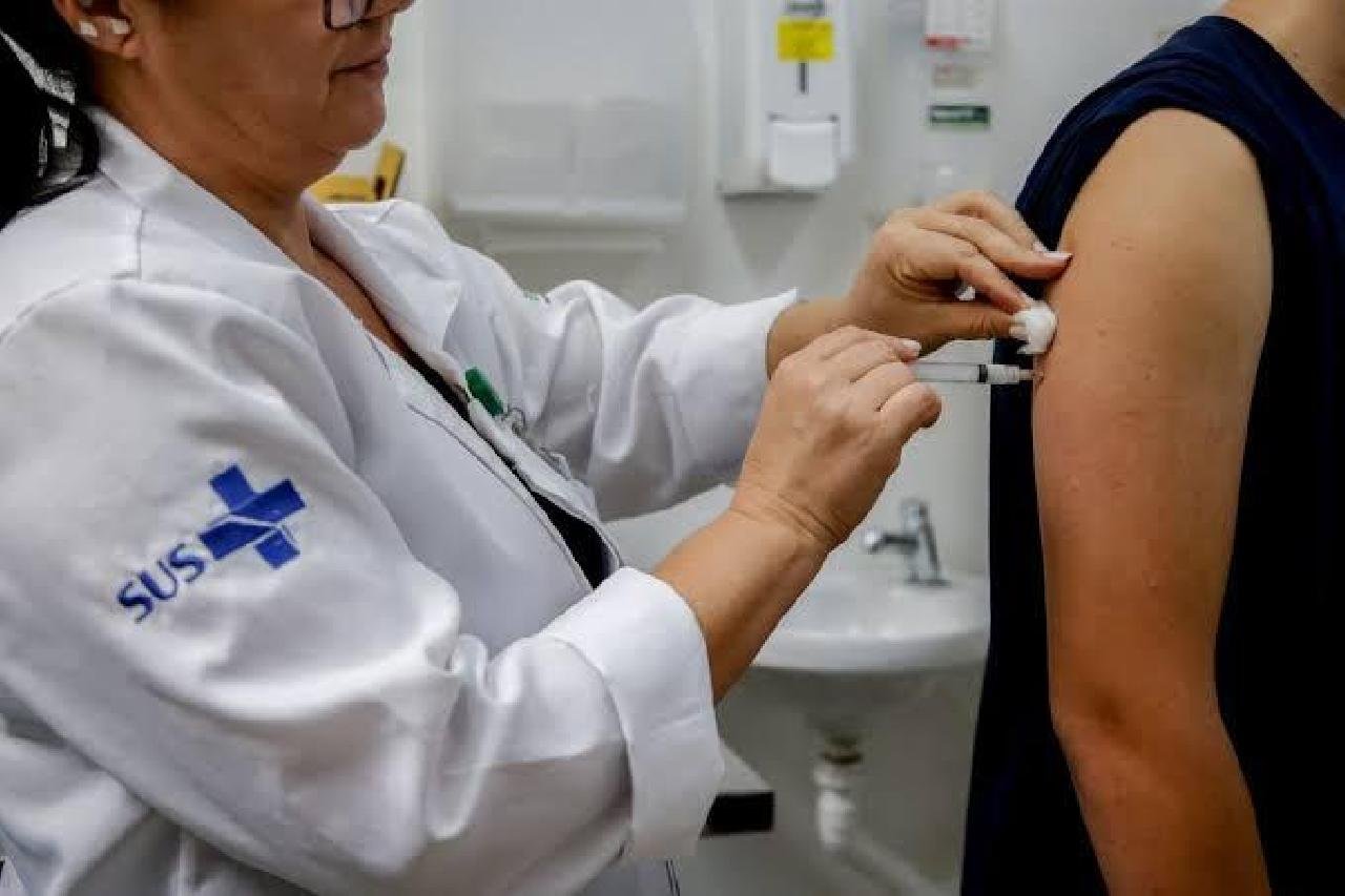 FAIXA ETÁRIA PARA A VACINAÇÃO CONTRA A DENGUE É AMPLIADA EM ILHÉUS FAIXA ETÁRIA PARA A VACINAÇÃO CONTRA A DENGUE É AMPLIADA EM ILHÉUS