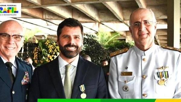 MANOEL CARLOS DE ALMEIDA NETO É CONDECORADO COM A MEDALHA MÉRITO ESTADO-MAIOR CONJUNTO DAS FORÇAS ARMADAS 