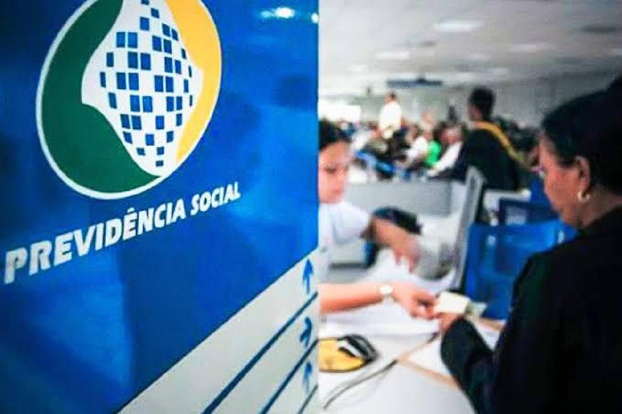 JUSTIÇA SUSPENDE RETORNO DE MÉDICOS PERITOS A ATENDIMENTO PRESENCIAL NO INSS JUSTIÇA SUSPENDE RETORNO DE MÉDICOS PERITOS A ATENDIMENTO PRESENCIAL NO INSS
