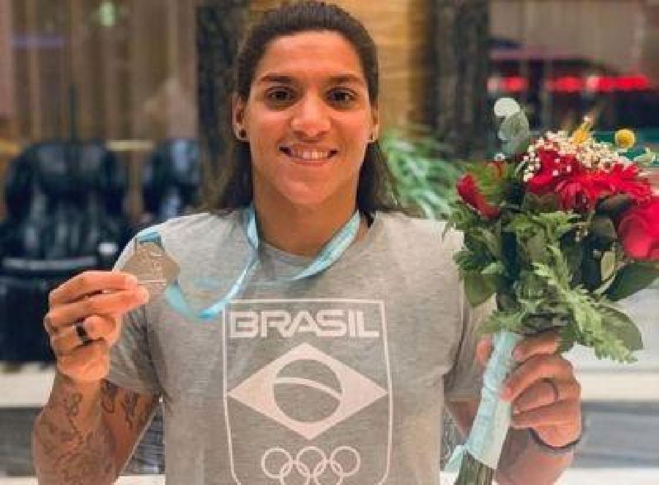 BAIANA ANA MARCELA FICA EM 2ª NA CHINA E É VICE NO CIRCUITO MUNDIAL DE MARATONAS AQUÁTICAS