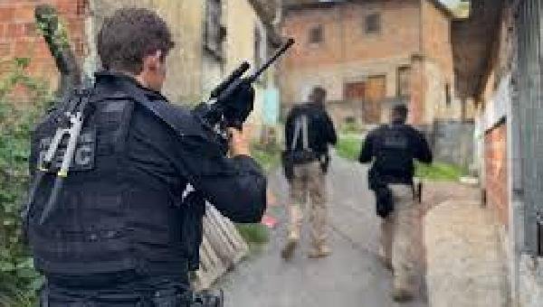 MAIS DE 30 PESSOAS SÃO PRESAS NA BAHIA DURANTE OPERAÇÃO CONTRA O COMANDO VERMELHO