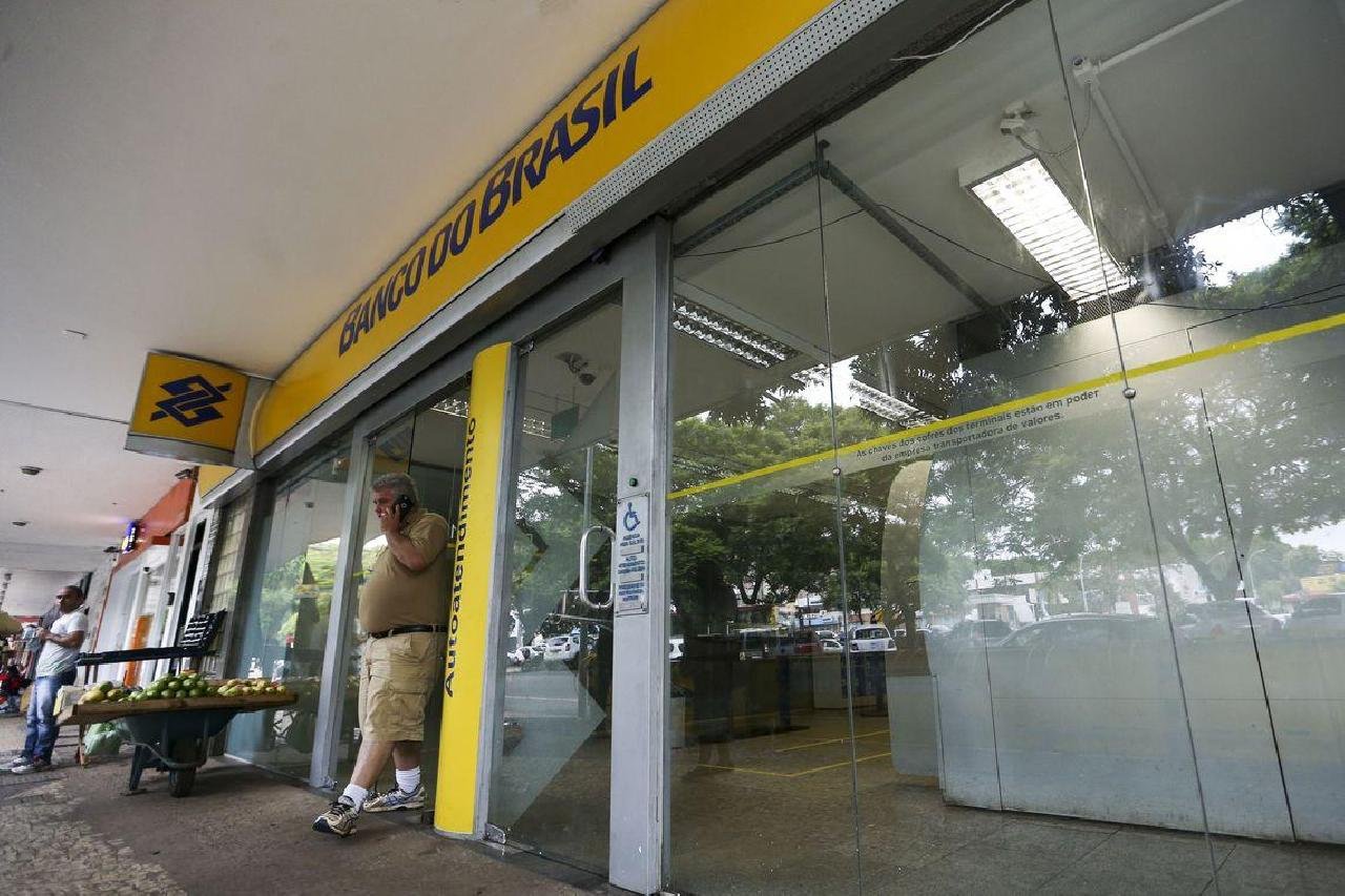 BANCOS E EMPRESAS PODEM CONSULTAR CADASTRO POSITIVO A PARTIR DE HOJE BANCOS E EMPRESAS PODEM CONSULTAR CADASTRO POSITIVO A PARTIR DE HOJE