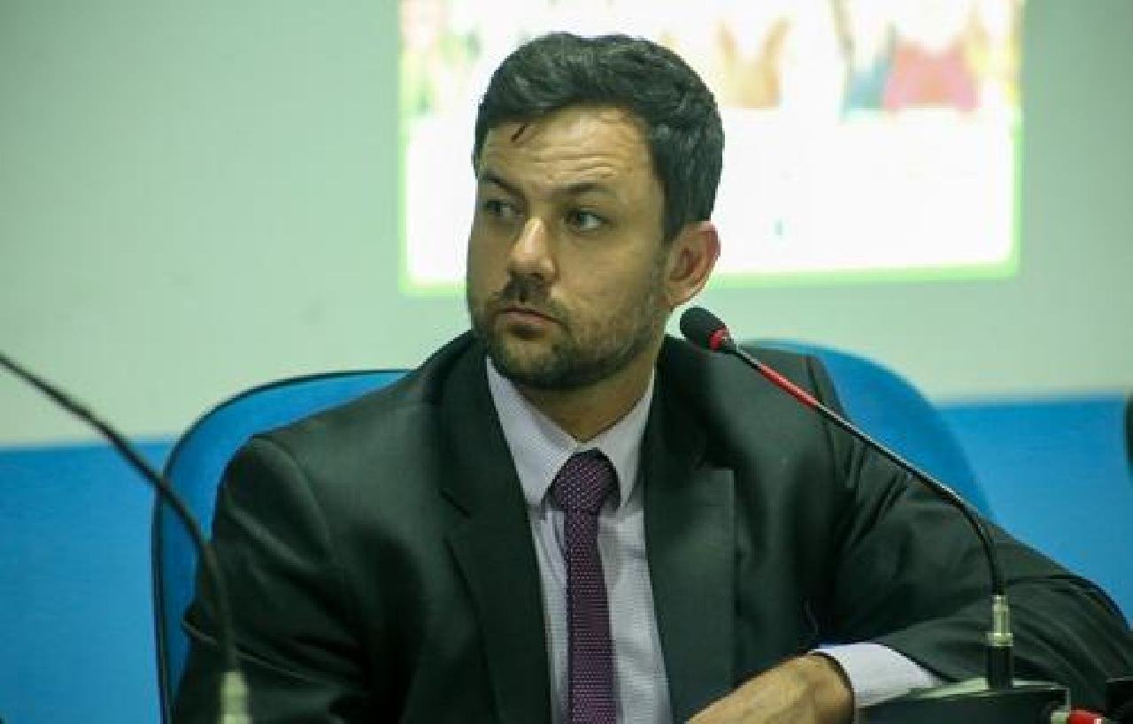 ILHÉUS: PF INVADE CASA DE LUKAS PAIVA ILHÉUS: PF INVADE CASA DE LUKAS PAIVA