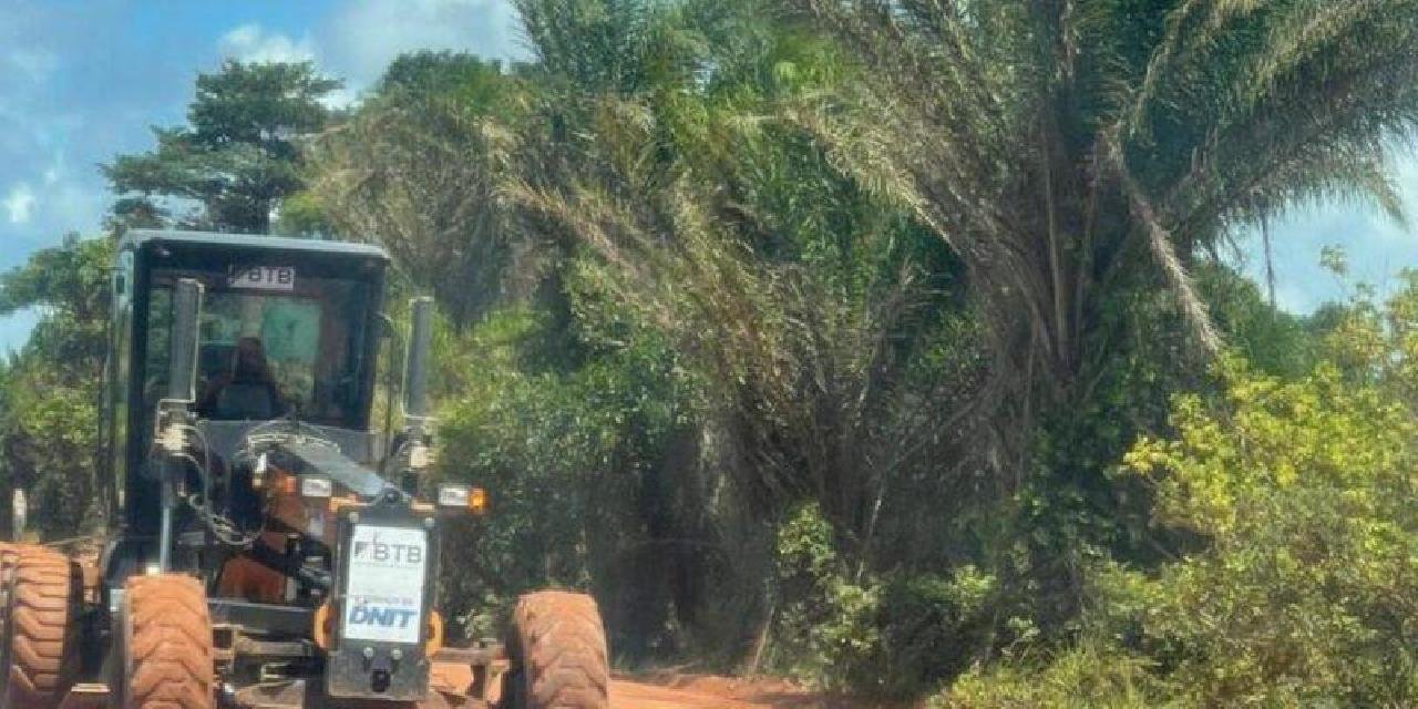 APÓS CHUVAS, DNIT RETORNA COM MANUTENÇÃO DA BR-030 NA PENÍNSULA DE MARAÚ APÓS CHUVAS, DNIT RETORNA COM MANUTENÇÃO DA BR-030 NA PENÍNSULA DE MARAÚ