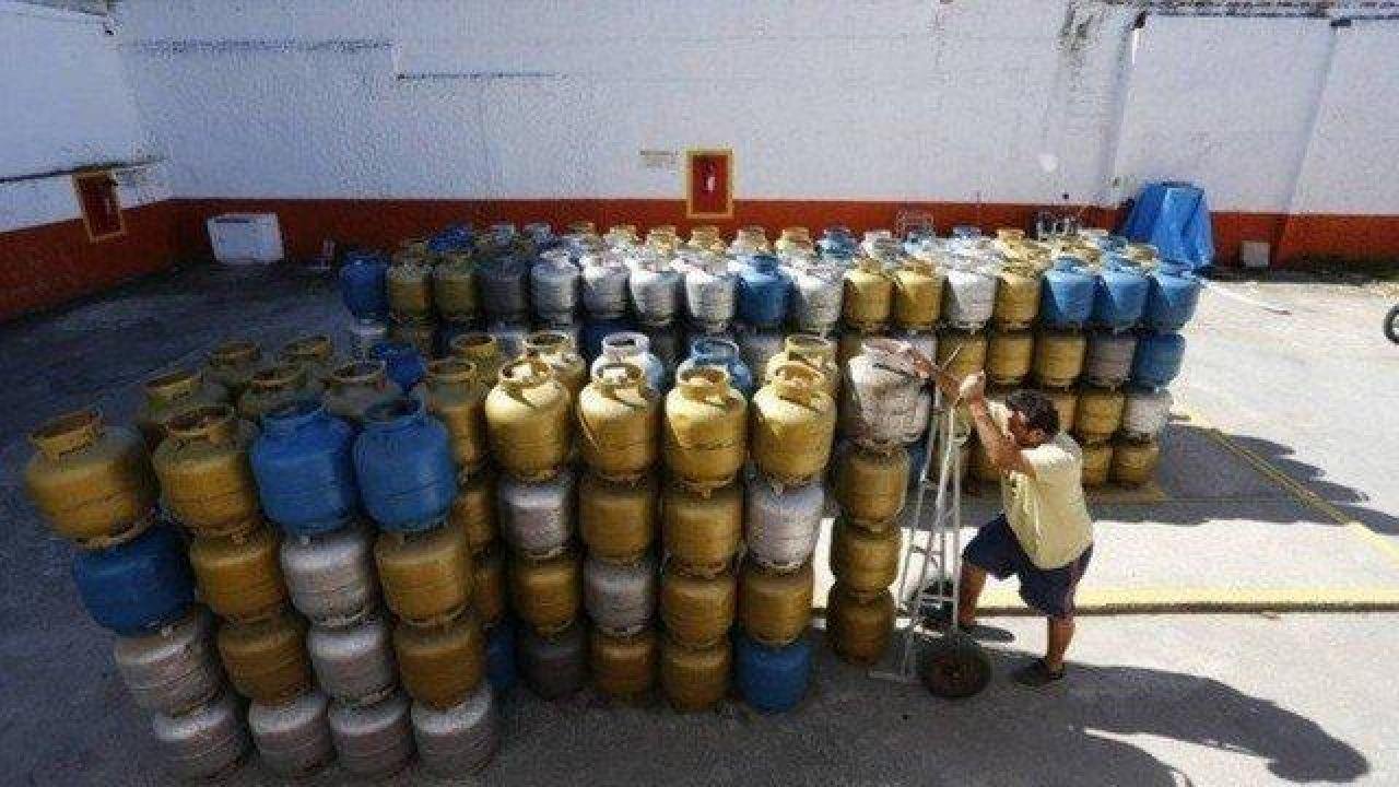 PETROBRAS ANUNCIA REAJUSTE DE 4% NO PREÇO DO GÁS DE COZINHA PETROBRAS ANUNCIA REAJUSTE DE 4% NO PREÇO DO GÁS DE COZINHA