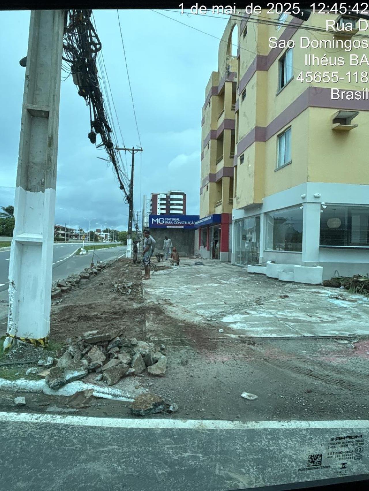 EDIFÍCIO NA ZONA SUL DE ILHÉUS ELIMINA GARAGENS PARA ABRIR COMÉRCIO EDIFÍCIO NA ZONA SUL DE ILHÉUS ELIMINA GARAGENS PARA ABRIR COMÉRCIO