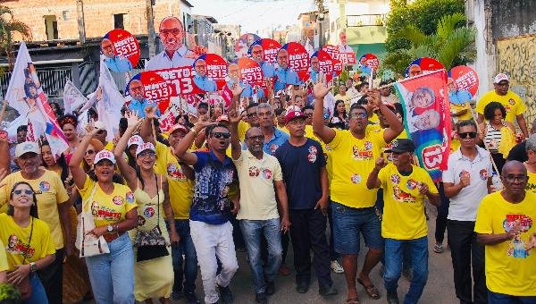 TEOTÔNIO VILELA ABRAÇA BEBETO E CONFIRMA FORÇA DA CANDIDATURA EM ILHÉUS 