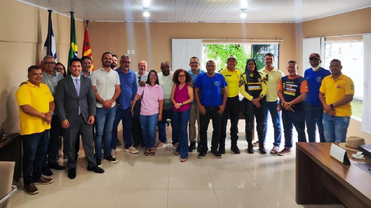 PREFEITURA DE ILHÉUS FIRMA ACORDO COM SINDICATOS PARA GARANTIR PAGAMENTO DA RECARGA NATALINA 