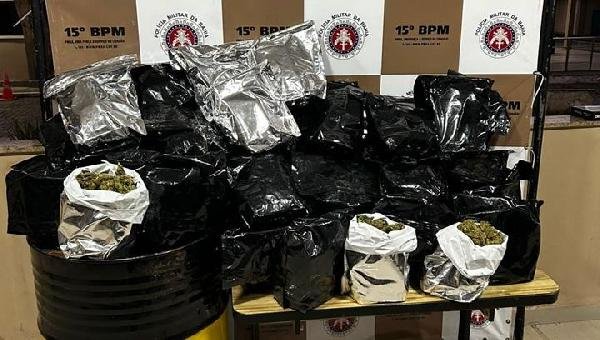 HOMEM É PRESO E 45 QUILOS DE MACONHA SÃO APREENDIDOS PELA POLÍCIA MILITAR, EM ITABUNA HOMEM É PRESO E 45 QUILOS DE MACONHA SÃO APREENDIDOS PELA POLÍCIA MILITAR, EM ITABUNA