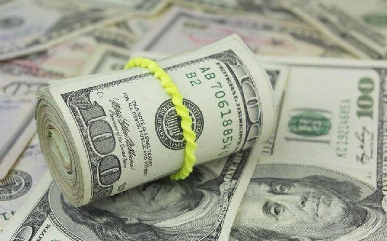 DÓLAR CHEGA A R$ 5 PELA PRIMEIRA VEZ NA HISTÓRIA DÓLAR CHEGA A R$ 5 PELA PRIMEIRA VEZ NA HISTÓRIA