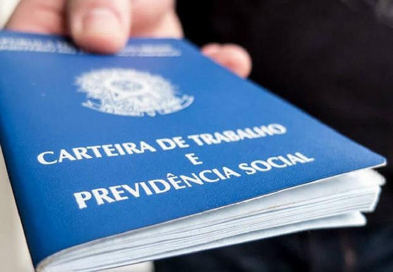 UM EM CADA QUATRO DESEMPREGADOS PROCURA TRABALHO HÁ PELO MENOS 2 ANOS