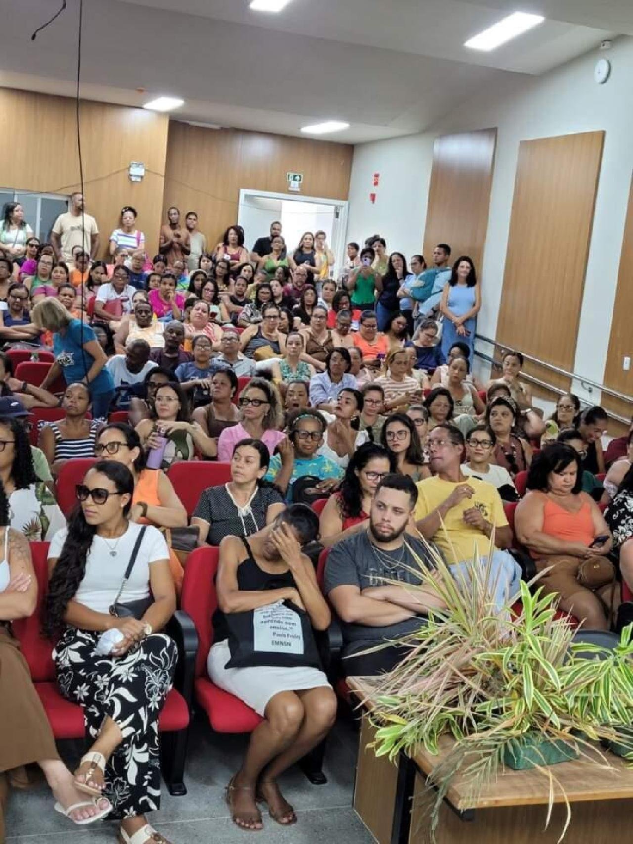 TRABALHADORES DA REDE MUNICIPAL DE ILHÉUS APROVAM PARALISAÇÃO PARA O DIA 15