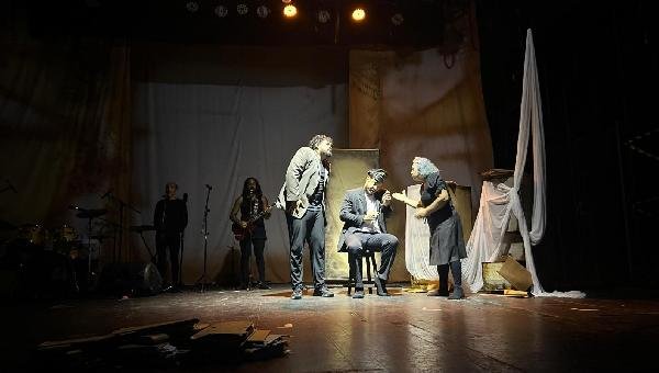 TEATRO POPULAR DE ILHÉUS PARTICIPA DA RETOMADA DO SARAU DO ROSA NA ACADEMIA DE LETRAS DO MUNICÍPIO