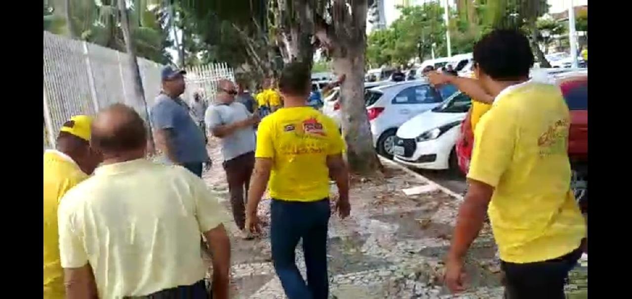 TAXISTAS X APLICATIVOS: VÍDEO MOSTRA CONFUSÃO EM ILHÉUS