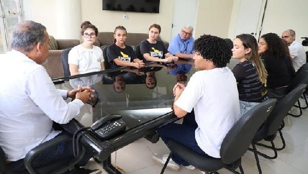 APÓS PROTESTO, OS ESTUDANTES DE MEDICINA DA UESC SE REÚNE COM REITORIA