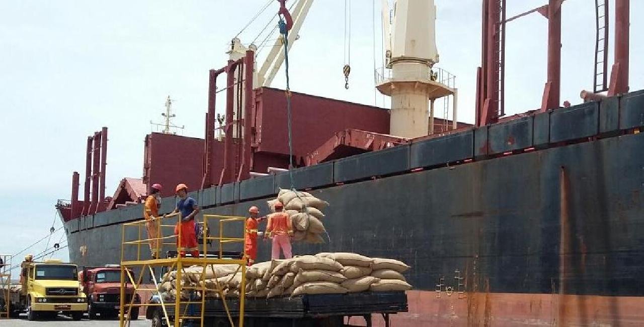 EXPORTAÇÕES BAIANAS CRESCEM 27,4% NO MÊS DE MAIO EXPORTAÇÕES BAIANAS CRESCEM 27,4% NO MÊS DE MAIO