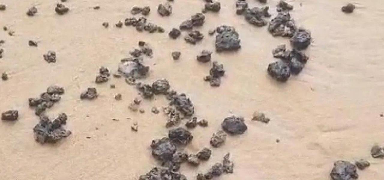 MANCHAS DE ÓLEO SÃO ENCONTRADAS EM PRAIAS DE SALVADOR MANCHAS DE ÓLEO SÃO ENCONTRADAS EM PRAIAS DE SALVADOR