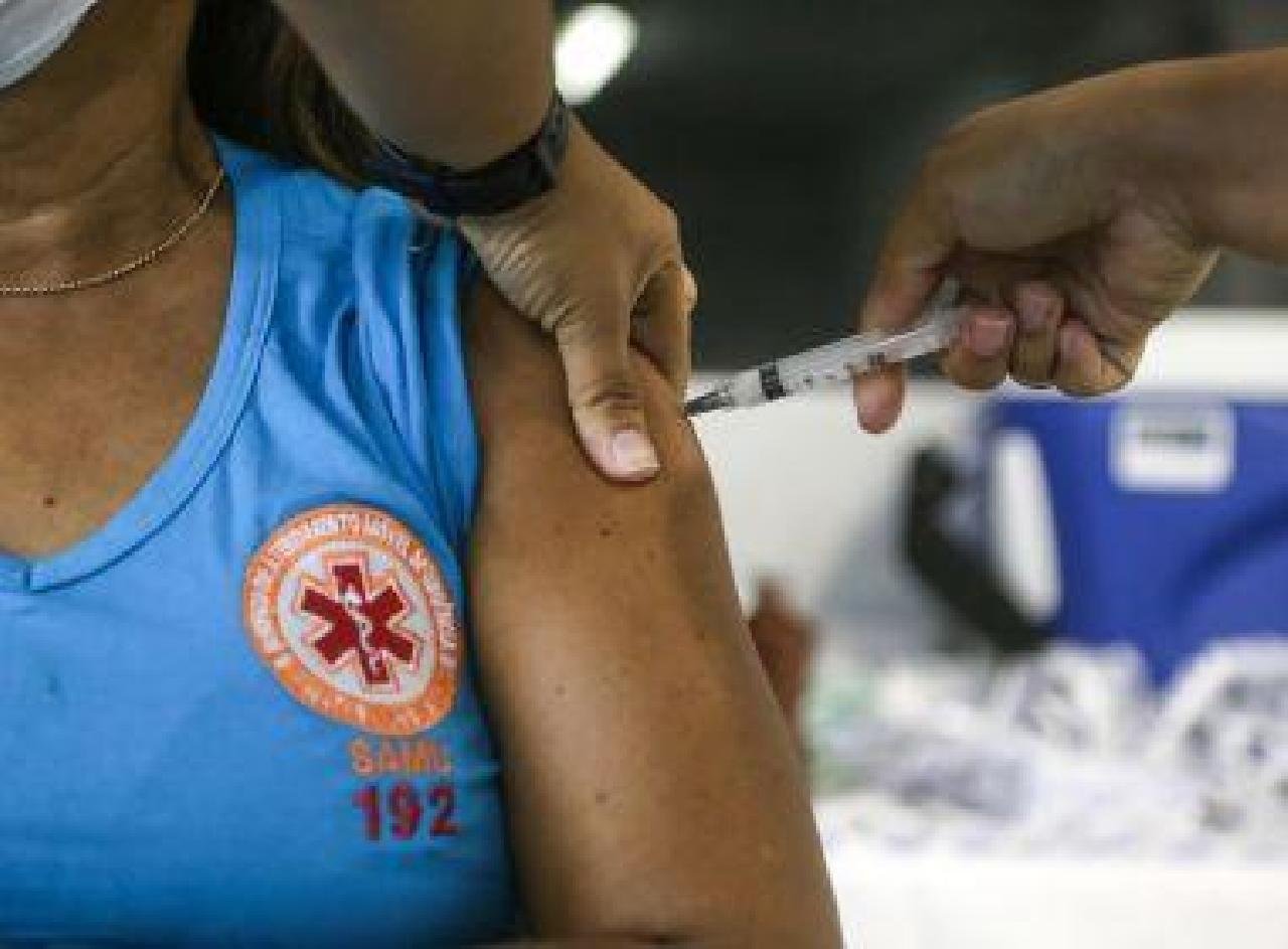 MAIS DE 200 MIL DOSES DA VACINA JÁ FORAM APLICADAS NA BAHIA MAIS DE 200 MIL DOSES DA VACINA JÁ FORAM APLICADAS NA BAHIA