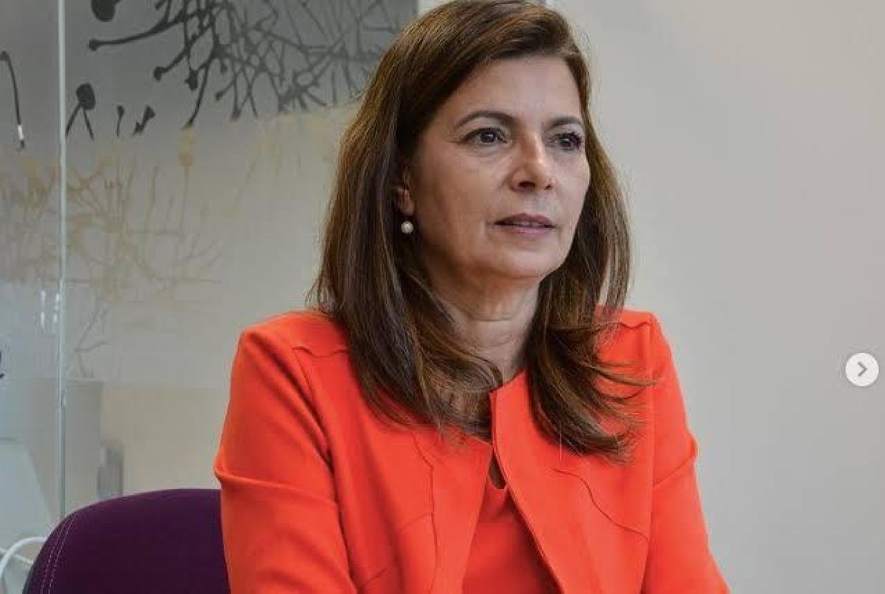 ADÉLIA ADMITE QUE PT "MOVIMENTA" SEU CORAÇÃO E SE COLOCA À DISPOSIÇÃO PARA ELEIÇÃO EM ILHÉUS ADÉLIA ADMITE QUE PT "MOVIMENTA" SEU CORAÇÃO E SE COLOCA À DISPOSIÇÃO PARA ELEIÇÃO EM ILHÉUS