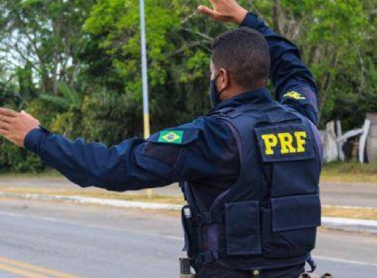 EUNÁPOLIS: FORAGIDO POR ESTUPRO DE VULNERÁVEL É PRESO EM ABORDAGEM NA BR-101 EUNÁPOLIS: FORAGIDO POR ESTUPRO DE VULNERÁVEL É PRESO EM ABORDAGEM NA BR-101