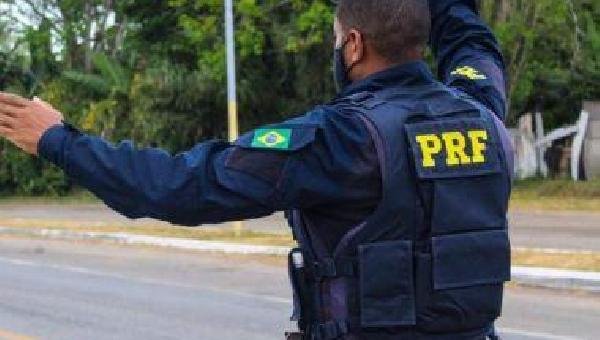 EUNÁPOLIS: FORAGIDO POR ESTUPRO DE VULNERÁVEL É PRESO EM ABORDAGEM NA BR-101