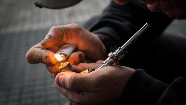 PUBLICADA LEI QUE TRATA DE INTERNAÇÃO INVOLUNTÁRIA DE USUÁRIO DE DROGA