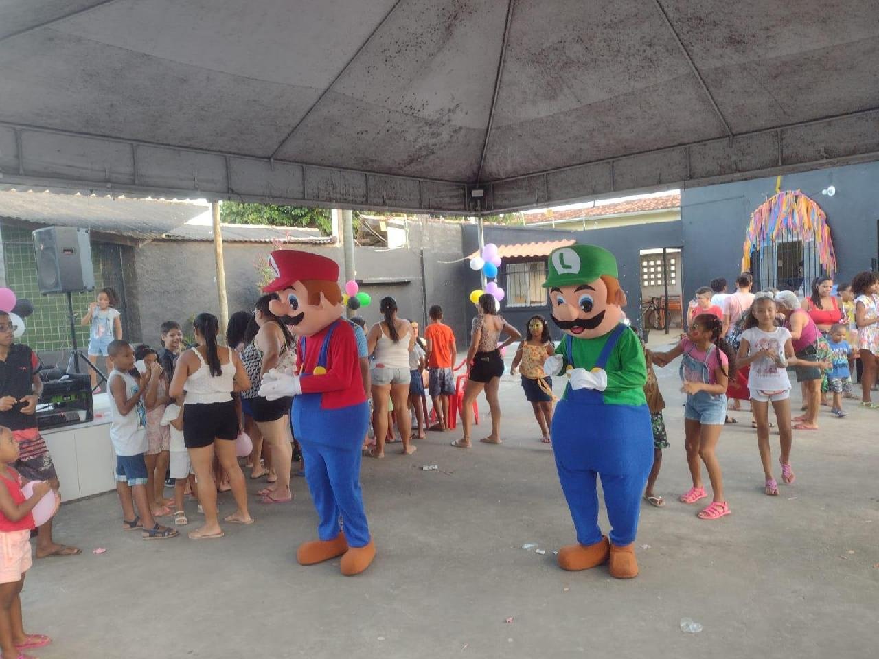 ILHÉUS: MAIS DE 300 PESSOAS PARTICIPARAM DO XIII DOMINGÃO DAS CRIANÇAS & PISTA FECHADA NO HERNANI SÁ ILHÉUS: MAIS DE 300 PESSOAS PARTICIPARAM DO XIII DOMINGÃO DAS CRIANÇAS & PISTA FECHADA NO HERNANI SÁ